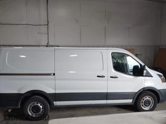 ✅ 2020 Ford Transit Cargo • VIN: 1FTYE1YG8LKB08273 • Lot: 42306747. Wystawiony na IAAI z przebiegiem 181 121 mil. Bezpłatny archiwum sprzedaży aukcyjnych z USA i szczegółowy raport historii pojazdu na DreamBid. Zdjęcie 13.