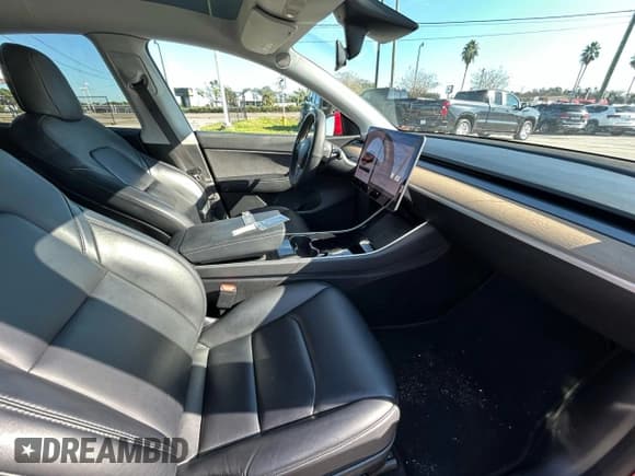 ✅ 2021 Tesla Model Y Long Range • VIN: 5YJYGDEE4MF118179 • Lot: 93776375. Wystawiony na Copart z przebiegiem 74 060 mil. Bezpłatny archiwum sprzedaży aukcyjnych z USA i szczegółowy raport historii pojazdu na DreamBid. Zdjęcie 5.