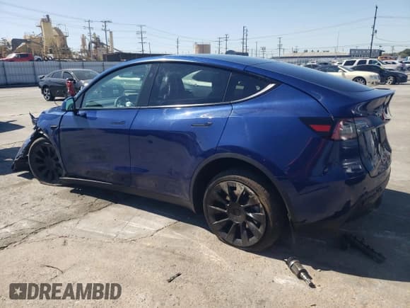 ✅ 2025 Tesla Model Y Long Range • VIN: 7SAYGDEE8SF294393 • Lot: 71731955. Wystawiony na Copart z przebiegiem 8 576 mil. Bezpłatny archiwum sprzedaży aukcyjnych z USA i szczegółowy raport historii pojazdu na DreamBid. Zdjęcie 2.