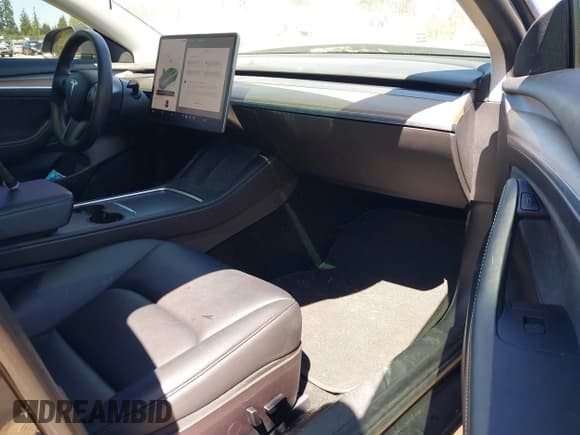 ✅ 2022 Tesla Model 3 Long Range • VIN: 5YJ3E1EB2NF182940 • Lot: 42433229. Wystawiony na IAAI z przebiegiem 31 130 mil. Bezpłatny archiwum sprzedaży aukcyjnych z USA i szczegółowy raport historii pojazdu na DreamBid. Zdjęcie 5.