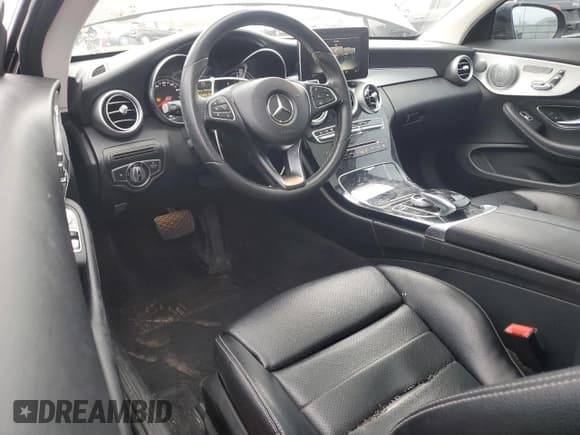 ✅ 2017 Mercedes-Benz C 300 • VIN: WDDWJ4KBXHF445664 • Lot: 93423565. Wystawiony na Copart z przebiegiem 50 632 mil. Bezpłatny archiwum sprzedaży aukcyjnych z USA i szczegółowy raport historii pojazdu na DreamBid. Zdjęcie 8.