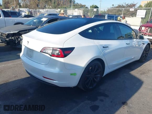 ✅ 2018 Tesla Model 3 Long Range Battery • VIN: 5YJ3E1EA0JF059090 • Lot: 43149224. Wystawiony na IAAI z przebiegiem 137 031 mil. Bezpłatny archiwum sprzedaży aukcyjnych z USA i szczegółowy raport historii pojazdu na DreamBid. Zdjęcie 4.