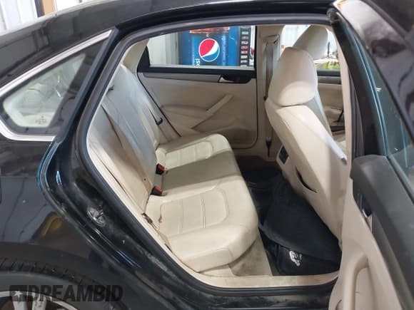 ✅ 2014 Volkswagen Passat SE • VIN: 1VWBT7A39EC036290 • Лот: 43075978. Опубликован ранее на IAAI с пробегом 108 505 миль. Бесплатный доступ к архиву аукционных продаж из США и подробный отчёт об истории автомобиля на DreamBid. Изображение 8.