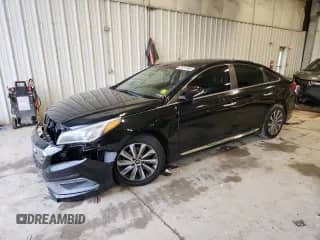 2016 Hyundai Sonata Sport z VIN 5NPE34AF0GH283858, wystawiony jako Copart lot #82137695 z przebiegiem 196 314 mil mil oraz Czysty tytuł • Clean title. Historia ofert i sprzedaży dostępna na DreamBid. Obrazek 1.