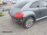 ✅ 2013 Volkswagen Beetle 2.5L • VIN: 3VWJP7AT6DM667477 • Lot: 42215545. Wystawiony na IAAI z przebiegiem 87 392 mil. Bezpłatny archiwum sprzedaży aukcyjnych z USA i szczegółowy raport historii pojazdu na DreamBid. Zdjęcie 4.