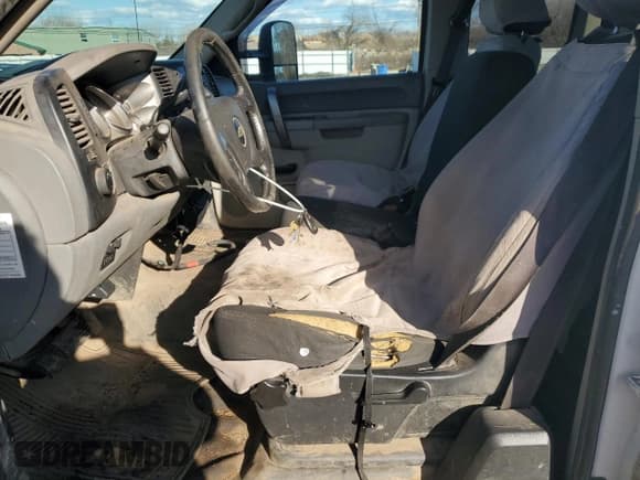 ✅ 2013 Chevrolet Silverado 1500 • VIN: 1GB5CZCGXDZ215076 • Lot: 47763275. Wystawiony na Copart z przebiegiem 260 691 mil. Bezpłatny archiwum sprzedaży aukcyjnych z USA i szczegółowy raport historii pojazdu na DreamBid. Zdjęcie 7.