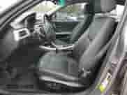 2011 BMW 3 Series z VIN WBAPG7G58BNN18042, wystawiony jako Copart lot #83788495 z przebiegiem 251 963 mil mil oraz Szkoda całkowita • Salvage title. Historia ofert i sprzedaży dostępna na DreamBid. Obrazek 7.