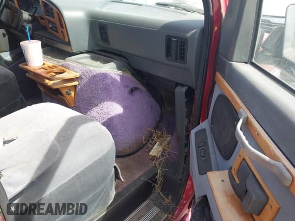 ✅ 1994 Ford Econoline Cargo • VIN: 1FDEE14H6RHB61752 • Lot: 41783296. Listed on IAAI with 194,482 mi. Free auction sales archive from the USA and detailed vehicle history report at DreamBid. Image 5.