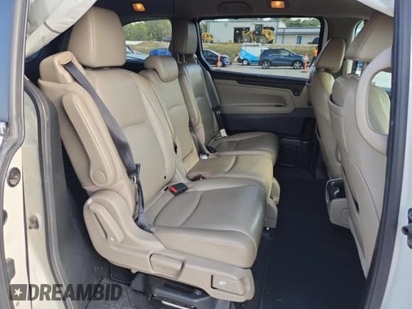✅ 2018 Honda Odyssey Touring • VIN: 5FNRL6H88JB027123 • Lot: 85131975. Wystawiony na Copart z przebiegiem 116 711 mil. Bezpłatny archiwum sprzedaży aukcyjnych z USA i szczegółowy raport historii pojazdu na DreamBid. Zdjęcie 11.