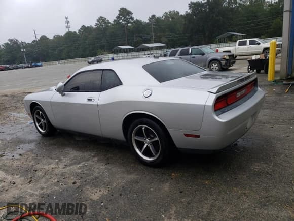 ✅ 2010 Dodge Challenger SE • VIN: 2B3CJ4DVXAH102864 • Lot: 69982754. Wystawiony na Copart z przebiegiem 183 068 mil. Bezpłatny archiwum sprzedaży aukcyjnych z USA i szczegółowy raport historii pojazdu na DreamBid. Zdjęcie 2.