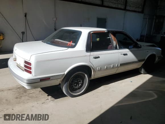 ✅ 1993 Oldsmobile Cutlass Ciera S • VIN: 1G3AG54N2P6313139 • Lot: 85689385. Wystawiony na Copart z przebiegiem 179 210 mil. Bezpłatny archiwum sprzedaży aukcyjnych z USA i szczegółowy raport historii pojazdu na DreamBid. Zdjęcie 3.