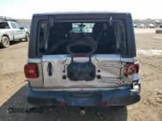 ✅ 2020 Jeep Wrangler Unlimited Sahara • VIN: 1C4HJXEN6LW103874 • Lot: 53326415. Wystawiony na Copart z przebiegiem 37 528 mil. Bezpłatny archiwum sprzedaży aukcyjnych z USA i szczegółowy raport historii pojazdu na DreamBid. Zdjęcie 6.