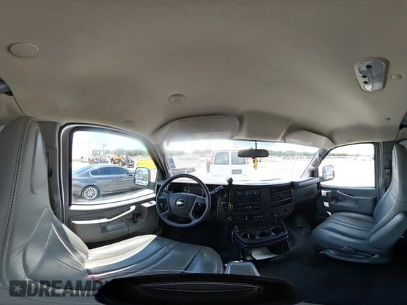 ✅ 2018 Chevrolet Express Cargo • VIN: 1GCWGAFP6J1304221 • Lot: 43060353. Wystawiony na IAAI z przebiegiem 204 808 mil. Bezpłatny archiwum sprzedaży aukcyjnych z USA i szczegółowy raport historii pojazdu na DreamBid. Zdjęcie 18.