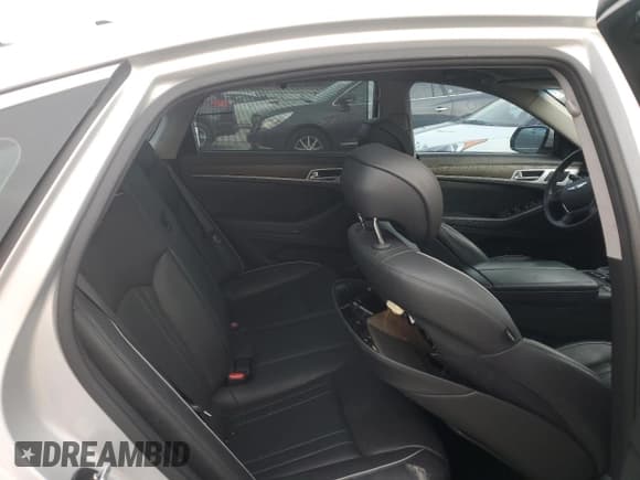 ✅ 2015 Hyundai Genesis 5.0L • VIN: KMHGN4JF5FU069418 • Lot: 85206744. Wystawiony na Copart z przebiegiem 83 941 mil. Bezpłatny archiwum sprzedaży aukcyjnych z USA i szczegółowy raport historii pojazdu na DreamBid. Zdjęcie 10.