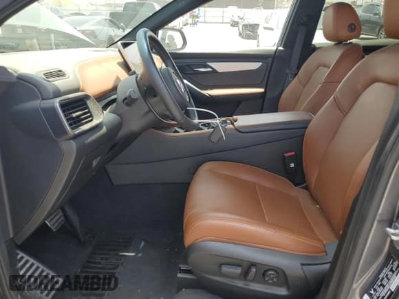 ✅ 2023 VinFast VF 8 Plus • VIN: RLLV1AFA2PH000852 • Лот: 55597755. Опубликован ранее на Copart с пробегом 3 392 миль. Бесплатный доступ к архиву аукционных продаж из США и подробный отчёт об истории автомобиля на DreamBid. Изображение 7.