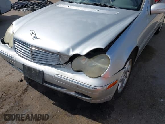 ✅ 2004 Mercedes-Benz C 320 • VIN: WDBRF64JX4F507615 • Лот: 43496597. Опубликован ранее на IAAI с пробегом 186 786 миль. Бесплатный доступ к архиву аукционных продаж из США и подробный отчёт об истории автомобиля на DreamBid. Изображение 6.