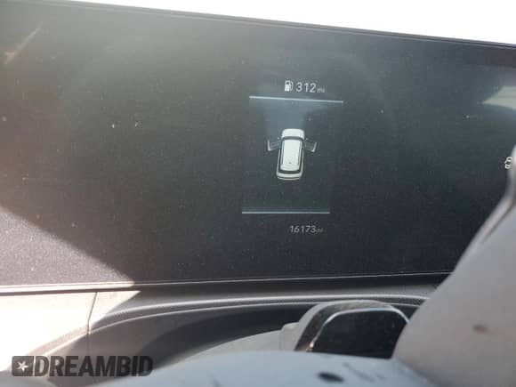 2024 Hyundai Santa Fe SEL z VIN 5NMP24GL5RH028437, wystawiony jako Copart lot #48310305 z przebiegiem 16 173 mil mil oraz Nie do naprawy • Non repairable. Historia ofert i sprzedaży dostępna na DreamBid. Obrazek 9.