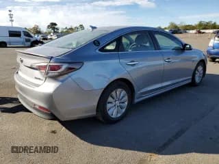 ✅ 2016 Hyundai Sonata SE • VIN: KMHE24L17GA016563 • Lot: 82559555. Listed on Copart with 227,312 mi. Free auction sales archive from the USA and detailed vehicle history report at DreamBid. Image 3.