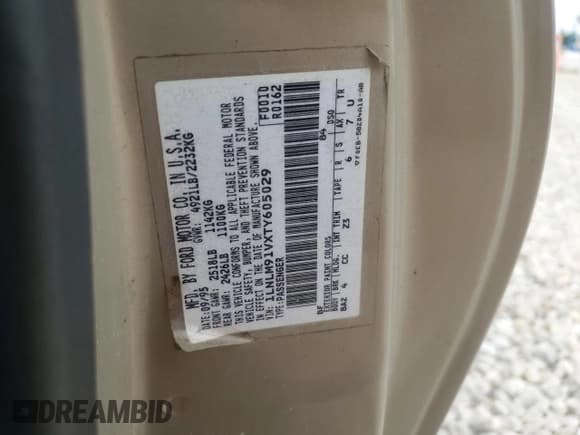 ✅ 1996 Lincoln Mark VIII • VIN: 1LNLM91VXTY605029 • Lot: 55109384. Wystawiony na Copart z przebiegiem 140 696 mil. Bezpłatny archiwum sprzedaży aukcyjnych z USA i szczegółowy raport historii pojazdu na DreamBid. Zdjęcie 12.