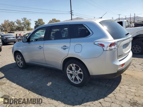 ✅ 2014 Mitsubishi Outlander GT • VIN: JA4JZ4AX6EZ017024 • Lot: 81821645. Wystawiony na Copart z przebiegiem 179 602 mil. Bezpłatny archiwum sprzedaży aukcyjnych z USA i szczegółowy raport historii pojazdu na DreamBid. Zdjęcie 2.