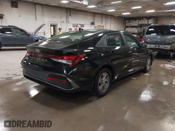 ✅ 2025 Hyundai Elantra SE • VIN: KMHLL4DG0SU945637 • Лот: 43088244. Опубликован ранее на IAAI с пробегом 11 766 миль. Бесплатный доступ к архиву аукционных продаж из США и подробный отчёт об истории автомобиля на DreamBid. Изображение 4.