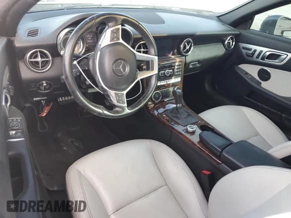 ✅ 2012 Mercedes-Benz SLK 350 • VIN: WDDPK5HA8CF014674 • Lot: 43035715. Wystawiony na Copart z przebiegiem 79 506 mil. Bezpłatny archiwum sprzedaży aukcyjnych z USA i szczegółowy raport historii pojazdu na DreamBid. Zdjęcie 8.