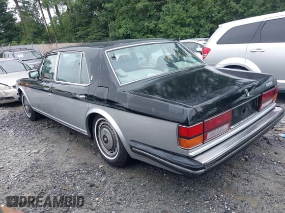 ✅ 1991 Rolls-Royce Silver Spur • VIN: SCAZN02D7MCX36180 • Lot: 42890774. Wystawiony na IAAI z przebiegiem 179 106 mil. Bezpłatny archiwum sprzedaży aukcyjnych z USA i szczegółowy raport historii pojazdu na DreamBid. Zdjęcie 15.