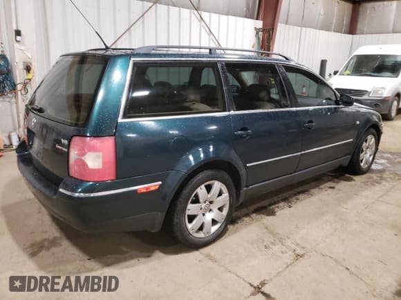 ✅ 2001 Volkswagen Passat GLX • VIN: WVWYH63B21E117952 • Lot: 82043695. Wystawiony na Copart z przebiegiem 158 186 mil. Bezpłatny archiwum sprzedaży aukcyjnych z USA i szczegółowy raport historii pojazdu na DreamBid. Zdjęcie 3.
