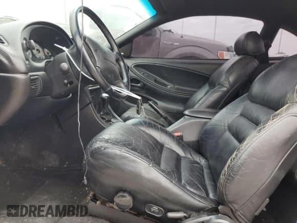 ✅ 1994 Ford Mustang • VIN: 1FALP42D9RF190235 • Lot: 59767354. Wystawiony na Copart z przebiegiem 63 585 mil. Bezpłatny archiwum sprzedaży aukcyjnych z USA i szczegółowy raport historii pojazdu na DreamBid. Zdjęcie 7.