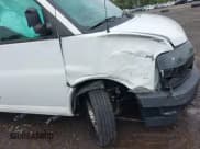 ✅ 2020 Chevrolet Express Passenger • VIN: 1GAWGEFP0L1259618 • Lot: 43414883. Wystawiony na IAAI z przebiegiem 12 061 mil. Bezpłatny archiwum sprzedaży aukcyjnych z USA i szczegółowy raport historii pojazdu na DreamBid. Zdjęcie 6.