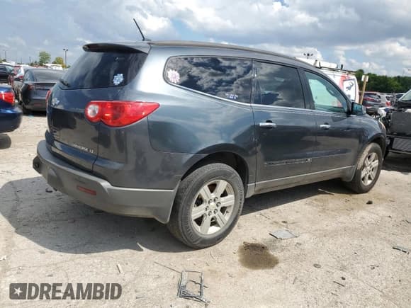 ✅ 2012 Chevrolet Traverse 1LT • VIN: 1GNKRGED2CJ332174 • Lot: 67398175. Wystawiony na Copart z przebiegiem Nie podano. Bezpłatny archiwum sprzedaży aukcyjnych z USA i szczegółowy raport historii pojazdu na DreamBid. Zdjęcie 3.