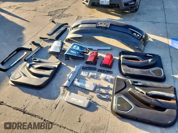 ✅ 2020 Chevrolet Suburban Premier • VIN: 1GNSCJKC5LR204944 • Lot: 85736385. Listed on Copart with 230,003 mi. Free auction sales archive from the USA and detailed vehicle history report at DreamBid. Image 13.