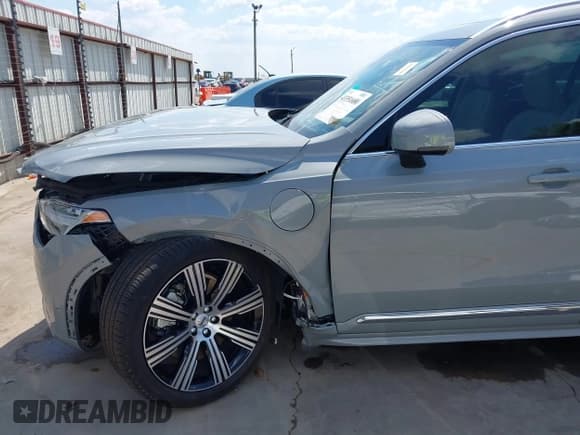 ✅ 2025 Volvo XC90 Ultra • VIN: YV4H60PF4S1325076 • Lot: 43351680. Listed on IAAI with 7,574 mi. Free auction sales archive from the USA and detailed vehicle history report at DreamBid. Image 19.