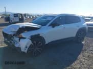 ✅ 2025 Mazda CX-50 S Premium Plus • VIN: 7MMVABEM8SN318805 • Lot: 43359548. Wystawiony na IAAI z przebiegiem 8 583 mil. Bezpłatny archiwum sprzedaży aukcyjnych z USA i szczegółowy raport historii pojazdu na DreamBid. Zdjęcie 2.