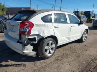 2010 Dodge Caliber SXT z VIN 1B3CB4HA6AD546292, wystawiony jako IAAI lot #43329611 z przebiegiem 139 756 mil mil oraz . Historia ofert i sprzedaży dostępna na DreamBid. Obrazek 4.