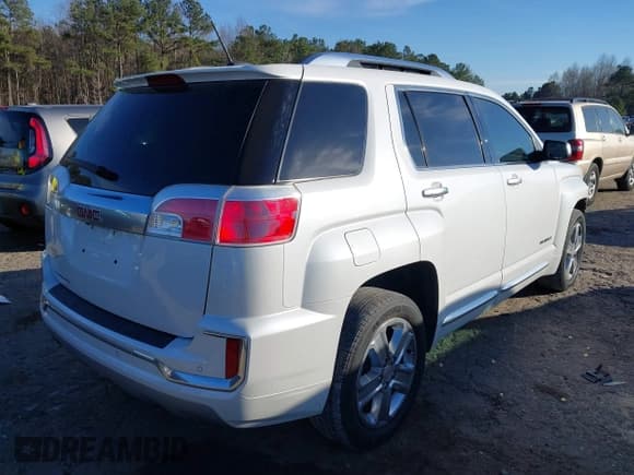 ✅ 2016 GMC Terrain Denali • VIN: 2GKALREK8G6197046 • Лот: 41479176. Опубликован ранее на IAAI с пробегом 60 975 миль. Бесплатный доступ к архиву аукционных продаж из США и подробный отчёт об истории автомобиля на DreamBid. Изображение 4.