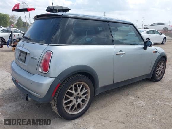 ✅ 2006 MINI Hardtop • VIN: WMWRC33546TJ75234 • Lot: 43091430. Listed on IAAI with 52,367 mi. Free auction sales archive from the USA and detailed vehicle history report at DreamBid. Image 4.
