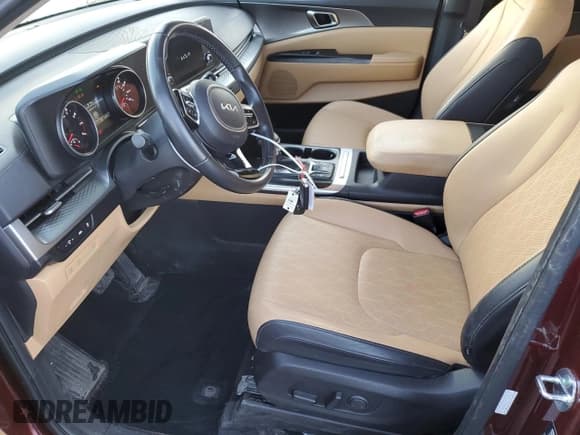 ✅ 2023 Kia Carnival LX • VIN: KNDNB4H31P6196673 • Lot: 42152255. Listed on Copart with 52,057 mi. Free auction sales archive from the USA and detailed vehicle history report at DreamBid. Image 7.