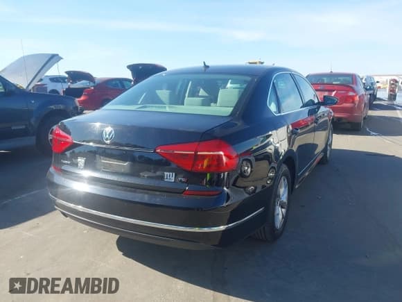 ✅ 2016 Volkswagen Passat S • VIN: 1VWAT7A38GC043519 • Лот: 43706482. Опубликован ранее на IAAI с пробегом 135 862 миль. Бесплатный доступ к архиву аукционных продаж из США и подробный отчёт об истории автомобиля на DreamBid. Изображение 4.