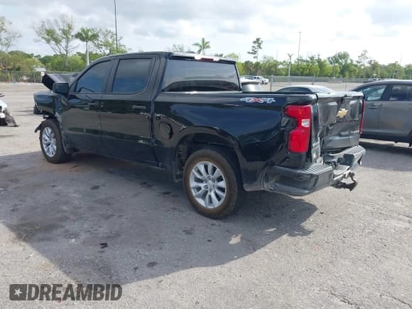 ✅ 2022 Chevrolet Silverado 1500 Custom • VIN: 3GCPYBEK5NG176980 • Lot: 41860805. Wystawiony na IAAI z przebiegiem 104 807 mil. Bezpłatny archiwum sprzedaży aukcyjnych z USA i szczegółowy raport historii pojazdu na DreamBid. Zdjęcie 3.