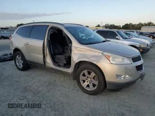 ✅ 2010 Chevrolet Traverse 1LT • VIN: 1GNLRFED4AJ268988 • Lot: 71664964. Wystawiony na Copart z przebiegiem 179 777 mil. Bezpłatny archiwum sprzedaży aukcyjnych z USA i szczegółowy raport historii pojazdu na DreamBid. Zdjęcie 4.