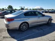 ✅ 2018 BMW 5 Series 530e • VIN: WBAJA9C59JB033126 • Lot: 86284465. Wystawiony na Copart z przebiegiem 119 733 mil. Bezpłatny archiwum sprzedaży aukcyjnych z USA i szczegółowy raport historii pojazdu na DreamBid. Zdjęcie 3.