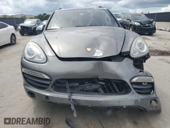 ✅ 2012 Porsche Cayenne S • VIN: WP1AB2A20CLA46519 • Lot: 80089165. Wystawiony na Copart z przebiegiem 179 068 mil. Bezpłatny archiwum sprzedaży aukcyjnych z USA i szczegółowy raport historii pojazdu na DreamBid. Zdjęcie 5.