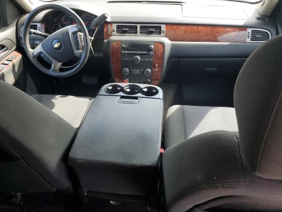 ✅ 2011 Chevrolet Suburban LS • VIN: 1GNSKHE34BR265840 • Lot: 81604565. Listed on Copart with 123,754 mi. Free auction sales archive from the USA and detailed vehicle history report at DreamBid. Image 8.