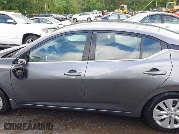 ✅ 2022 Nissan Sentra S • VIN: 3N1AB8BV4NY239377 • Lot: 42252371. Wystawiony na IAAI z przebiegiem 38 305 mil. Bezpłatny archiwum sprzedaży aukcyjnych z USA i szczegółowy raport historii pojazdu na DreamBid. Zdjęcie 14.