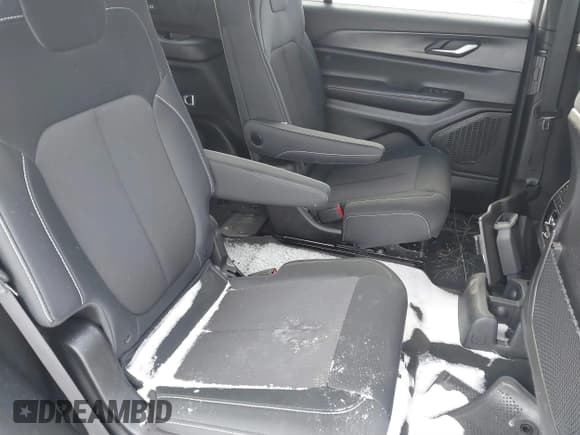 ✅ 2024 Jeep Grand Cherokee Altitude • VIN: 1C4RJKAG2R8575310 • Lot: 41093188. Listed on IAAI with 4,919 mi. Free auction sales archive from the USA and detailed vehicle history report at DreamBid. Image 8.