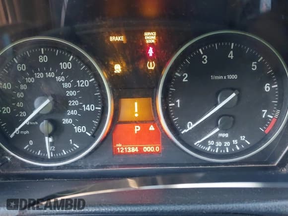 ✅ 2011 BMW 3 Series 328i xDrive • VIN: WBAPK5G57BNN31559 • Lot: 43800475. Wystawiony na IAAI z przebiegiem 121 384 mil. Bezpłatny archiwum sprzedaży aukcyjnych z USA i szczegółowy raport historii pojazdu na DreamBid. Zdjęcie 7.