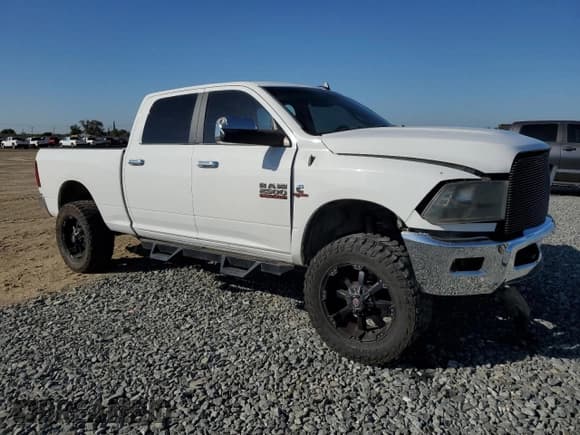 ✅ 2018 Ram 2500 SLT • VIN: 3C6UR5DL2JG205025 • Lot: 85720245. Wystawiony na Copart z przebiegiem 170 950 mil. Bezpłatny archiwum sprzedaży aukcyjnych z USA i szczegółowy raport historii pojazdu na DreamBid. Zdjęcie 4.