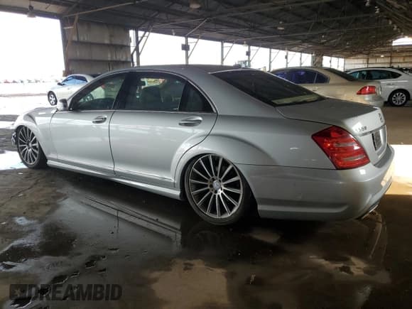 ✅ 2013 Mercedes-Benz S 550 • VIN: WDDNG7DBXDA515499 • Lot: 86689555. Wystawiony na Copart z przebiegiem 91 374 mil. Bezpłatny archiwum sprzedaży aukcyjnych z USA i szczegółowy raport historii pojazdu na DreamBid. Zdjęcie 2.
