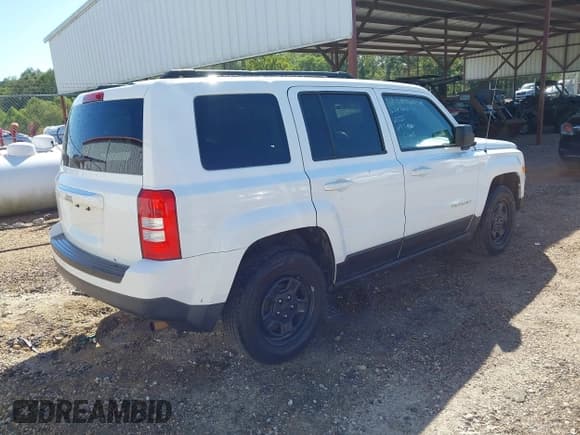 ✅ 2016 Jeep Patriot Sport • VIN: 1C4NJPBA5GD683222 • Lot: 43317735. Listed on IAAI with 153,186 mi. Free auction sales archive from the USA and detailed vehicle history report at DreamBid. Image 4.